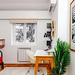Augusto - A Family House With Pool In The Heart Of
