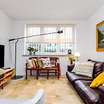 Augusto - A Family House With Pool In The Heart Of アパート *