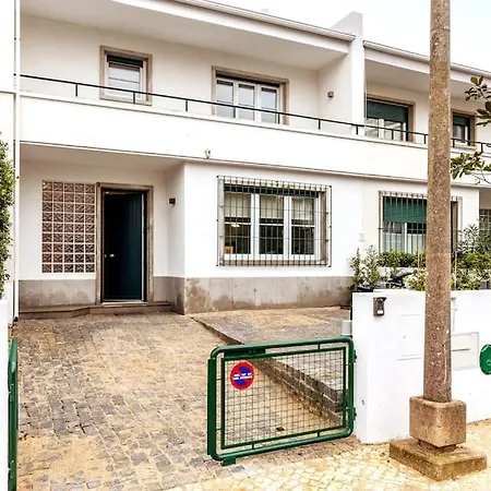 Lägenhet Augusto - A Family House With Pool In The Heart Of Lisboa