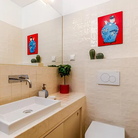 Appartement Augusto - A Family House With Pool In The Heart Of
