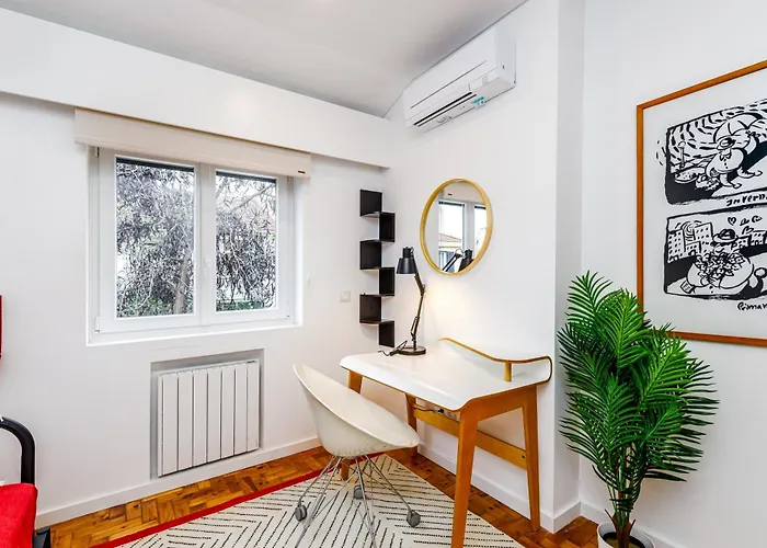 Augusto - A Family House With Pool In The Heart Of *