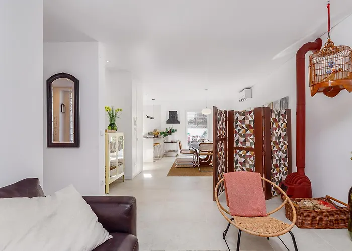 Augusto - A Family House With Pool In The Heart Of